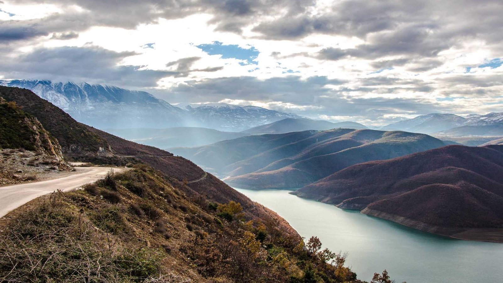 Premium FMCG products website offering daily use consumer goods and household products brand for MLM business